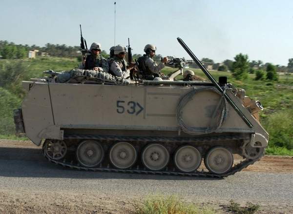 De M113 Pantser Personeel Drager, ook bekend onder de naam ACAV (Armored Cavalry Assault Vehicle), is het meest gebruikte militaire voertuig ter wereld. Afbeelding met dank aan PFC Brandon E. Loveless, USMC.