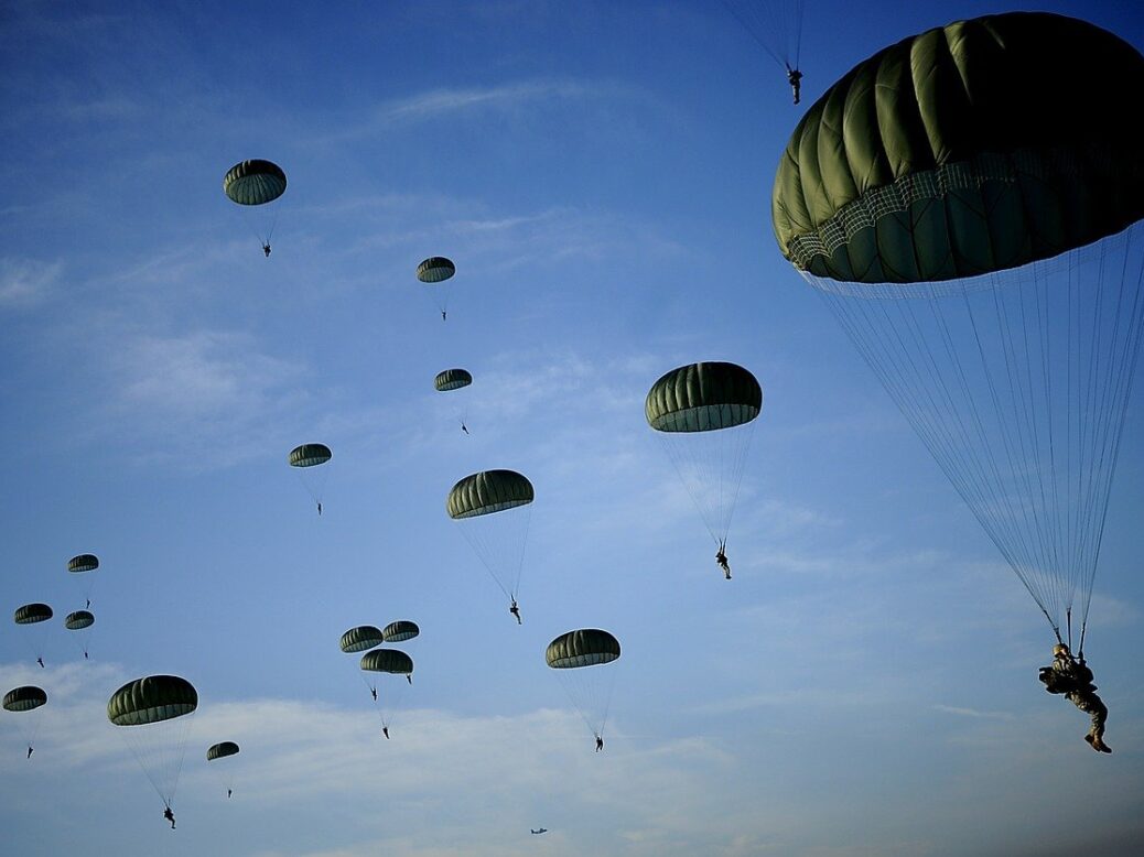 Indian Army conducts airborne drills in eastern Ladakh