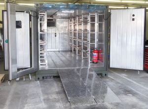 Self-powered refrigerated container